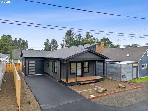 313 SE Oar Avenue Lincoln City OR 97367