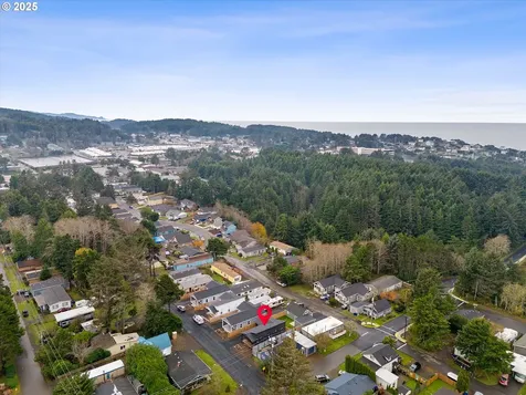 313 SE Oar Avenue Lincoln City OR 97367