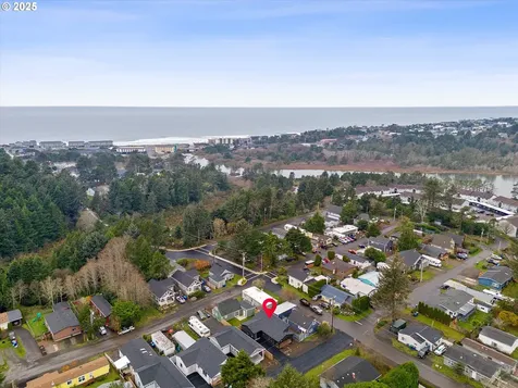 313 SE Oar Avenue Lincoln City OR 97367