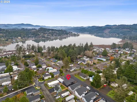313 SE Oar Avenue Lincoln City OR 97367