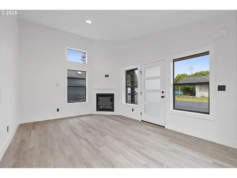 313 SE Oar Avenue Lincoln City OR 97367