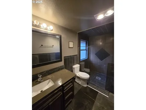 589 S 72nd Street Springfield OR 97478