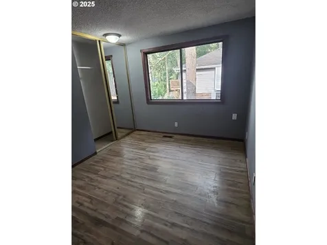 589 S 72nd Street Springfield OR 97478