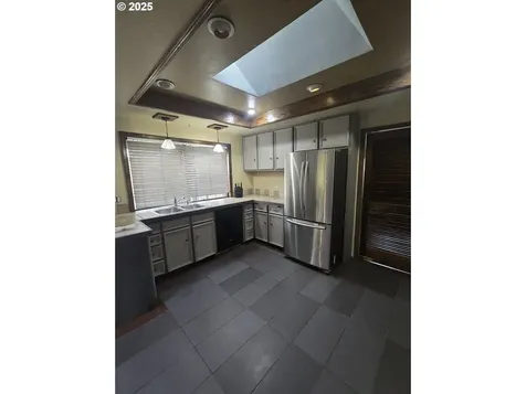 589 S 72nd Street Springfield OR 97478