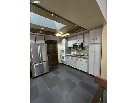 589 S 72nd Street Springfield OR 97478