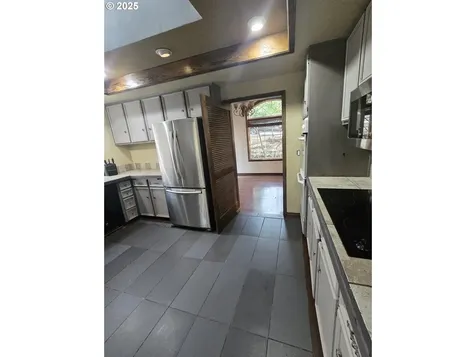 589 S 72nd Street Springfield OR 97478