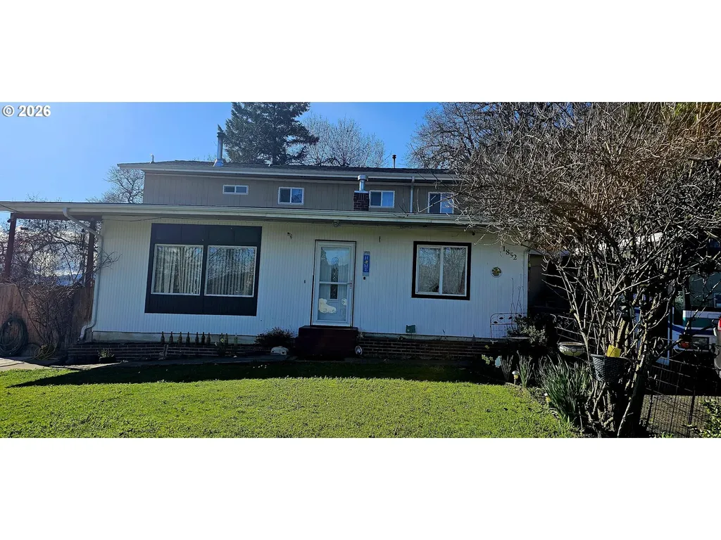 1852 NW Dogwood Street Roseburg OR 97471