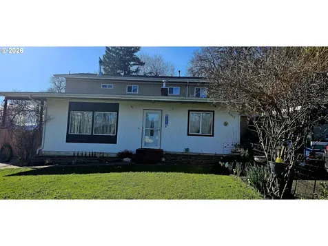 1852 NW Dogwood Street Roseburg OR 97471