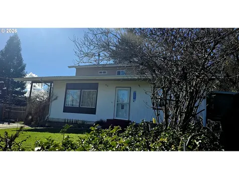 1852 NW Dogwood Street Roseburg OR 97471