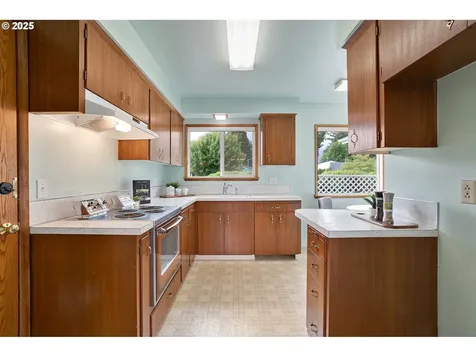17725 NE Multnomah Drive Portland OR 97230
