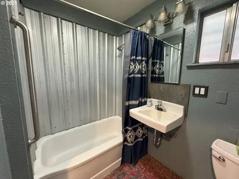 131 S Wasson Street Coos Bay OR 97420