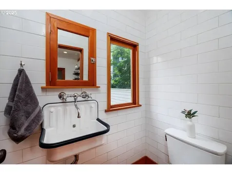 714 SE 35th Avenue Portland OR 97214