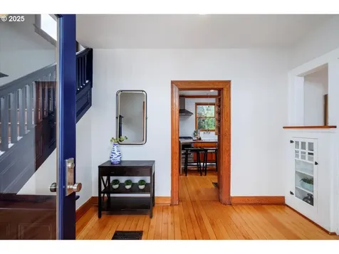 714 SE 35th Avenue Portland OR 97214