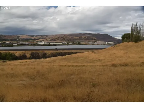 715 Garden Lane Dallesport WA 98617