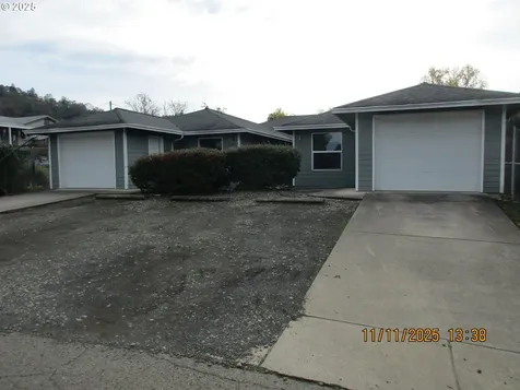 141/143 Fairacres Lane Roseburg OR 97470
