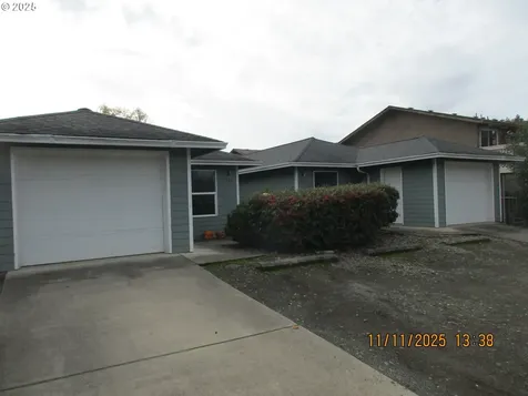 141/143 Fairacres Lane Roseburg OR 97470