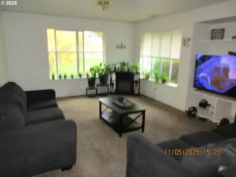 141/143 Fairacres Lane Roseburg OR 97470