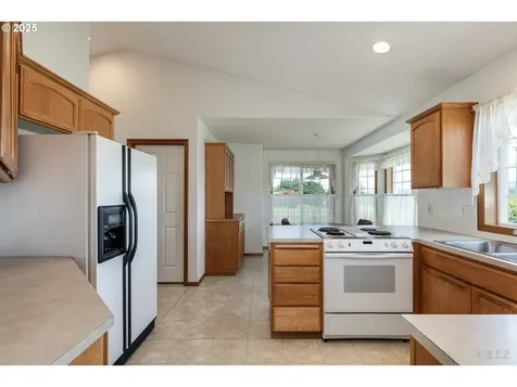 305 Pacific Street Columbia City OR 97018