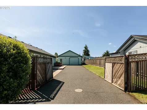 305 Pacific Street Columbia City OR 97018