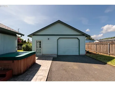 305 Pacific Street Columbia City OR 97018