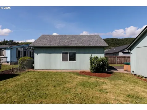 305 Pacific Street Columbia City OR 97018