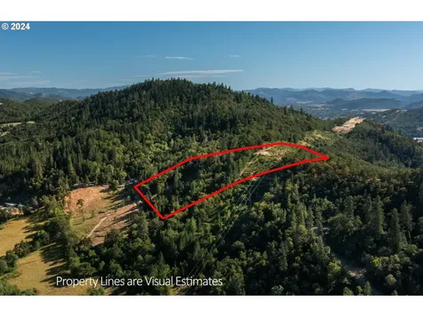1758 SE Strong Avenue Roseburg OR 97470