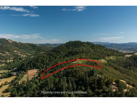 1758 SE Strong Avenue Roseburg OR 97470
