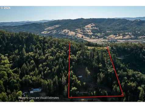 1758 SE Strong Avenue Roseburg OR 97470