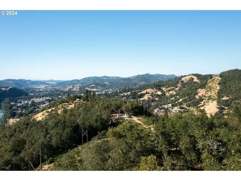 1758 SE Strong Avenue Roseburg OR 97470