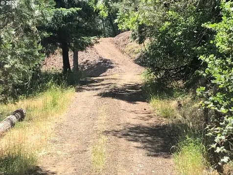 1758 SE Strong Avenue Roseburg OR 97470