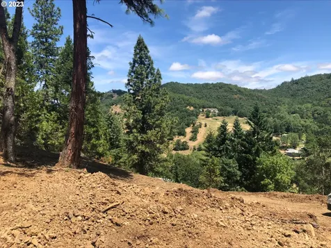 1758 SE Strong Avenue Roseburg OR 97470