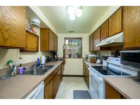 714 S Meridian Street Newberg OR 97132