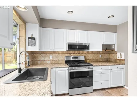 575 NW Queens Court Hillsboro OR 97124
