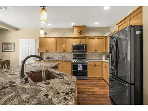 1418 SE 8th Avenue Canby OR 97013