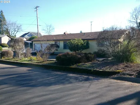 1523 NW Randall Court Roseburg OR 97471