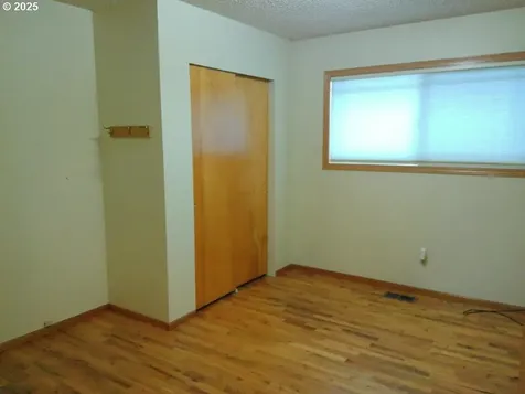 1523 NW Randall Court Roseburg OR 97471