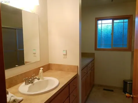 1523 NW Randall Court Roseburg OR 97471