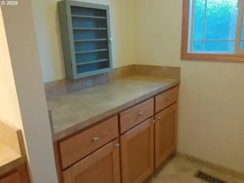 1523 NW Randall Court Roseburg OR 97471