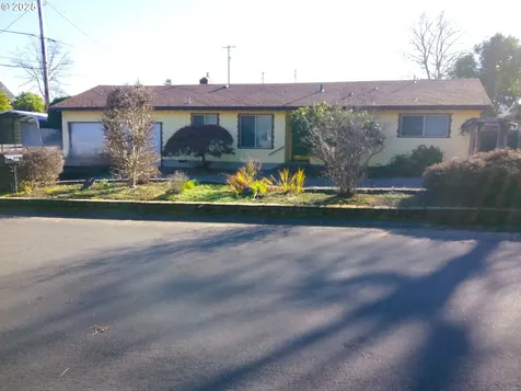 1523 NW Randall Court Roseburg OR 97471