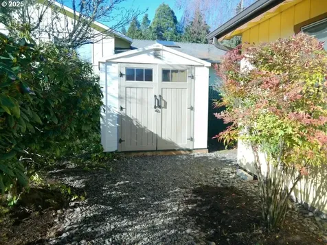 1523 NW Randall Court Roseburg OR 97471