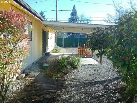 1523 NW Randall Court Roseburg OR 97471