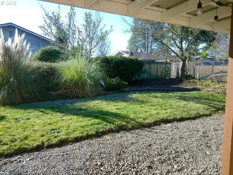 1523 NW Randall Court Roseburg OR 97471