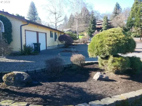 1523 NW Randall Court Roseburg OR 97471