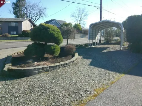 1523 NW Randall Court Roseburg OR 97471