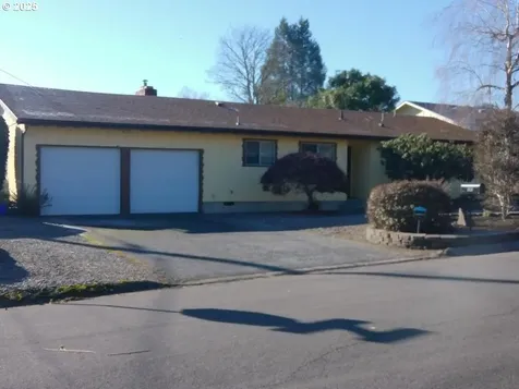 1523 NW Randall Court Roseburg OR 97471