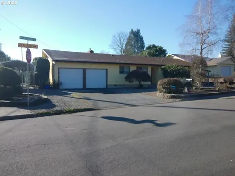 1523 NW Randall Court Roseburg OR 97471