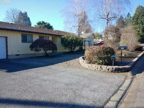 1523 NW Randall Court Roseburg OR 97471