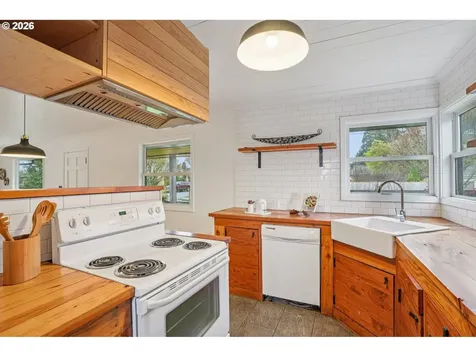 7921 NE Clackamas Street Portland OR 97213