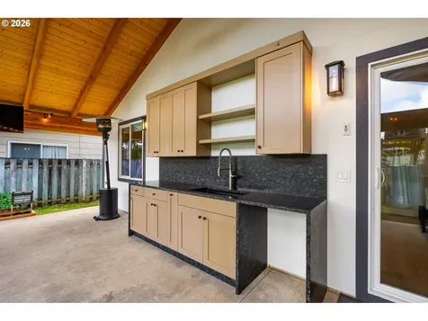 7685 SE Henderson Street Portland OR 97206