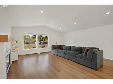 7685 SE Henderson Street Portland OR 97206